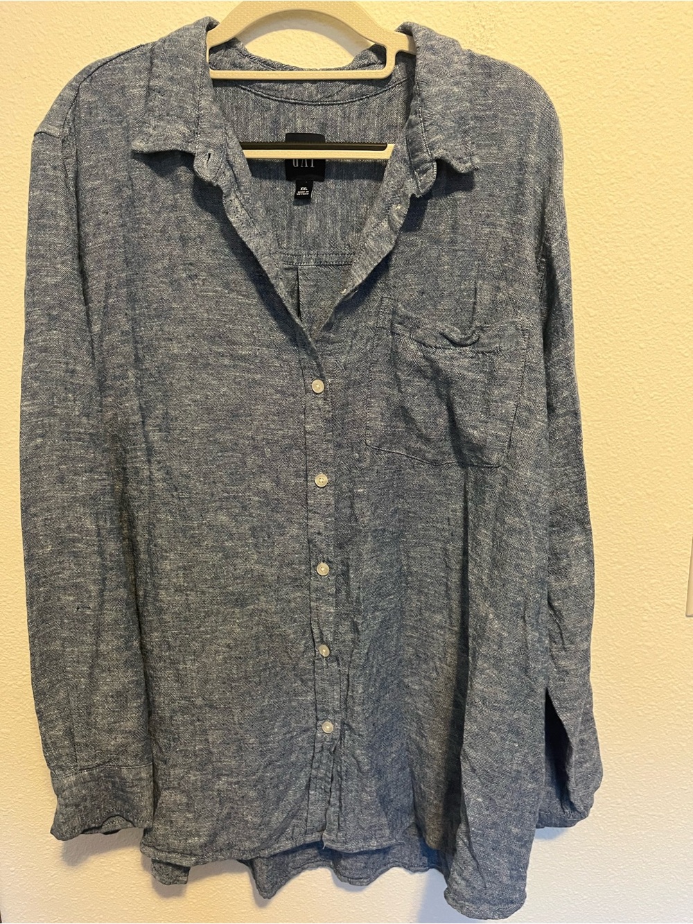 GAP Men's Heathered Light Blue Button-Down Shirt